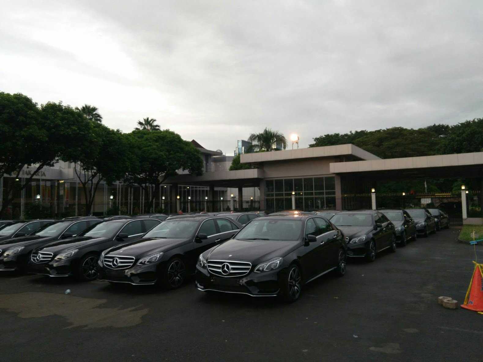 rental mobil mercedes benz E class, sewa mercy e class, sewa mercedes benz e class, rental mobil mewah mercedes benz e class, wedding car e class, sewa mobil pengantin mercy e class